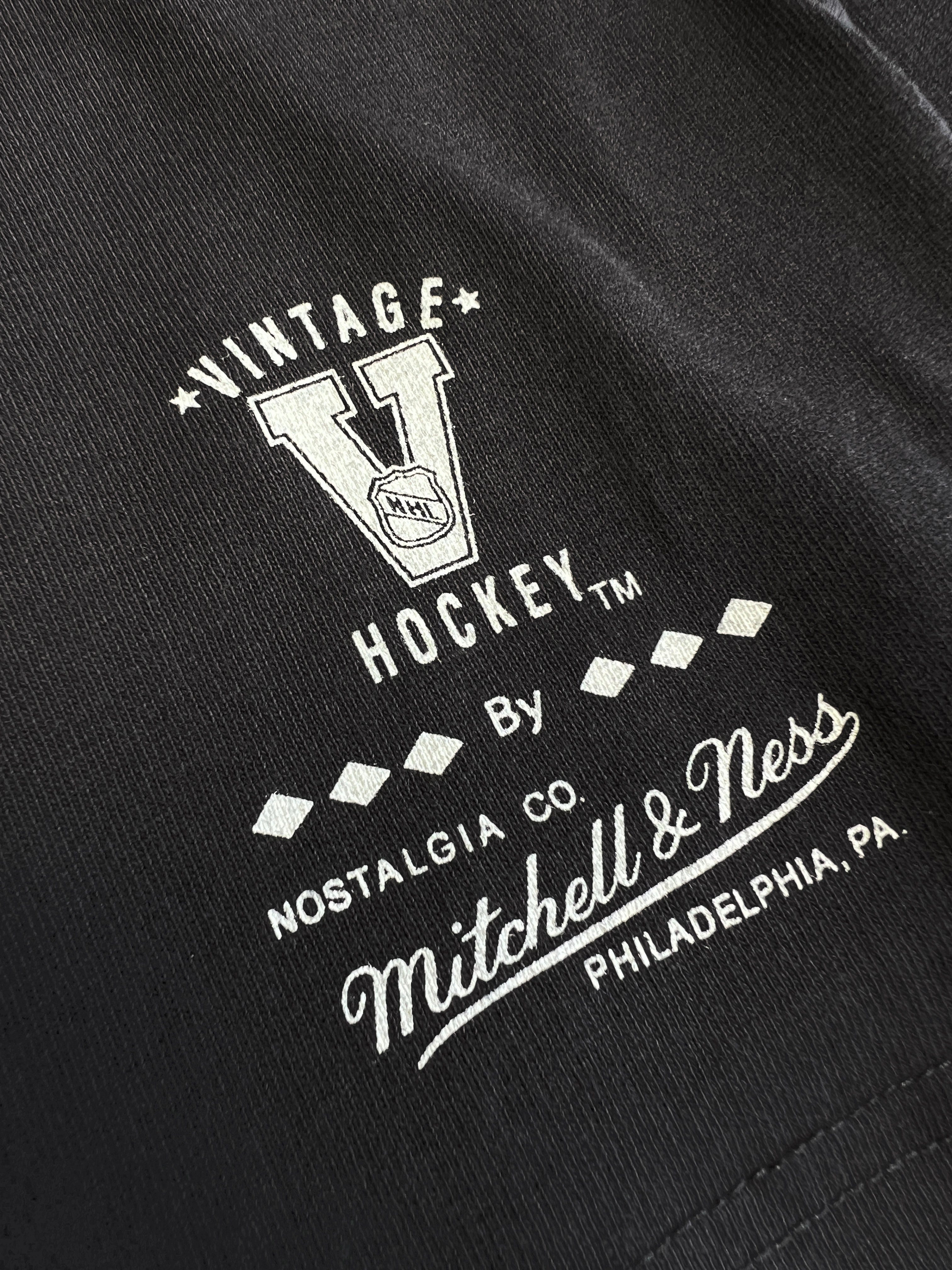 Mitchell And Ness T-Shirts Anaheim Ducks Mitchell & Ness NHL Graphic Vintage T-Shirt - Overdyed Black