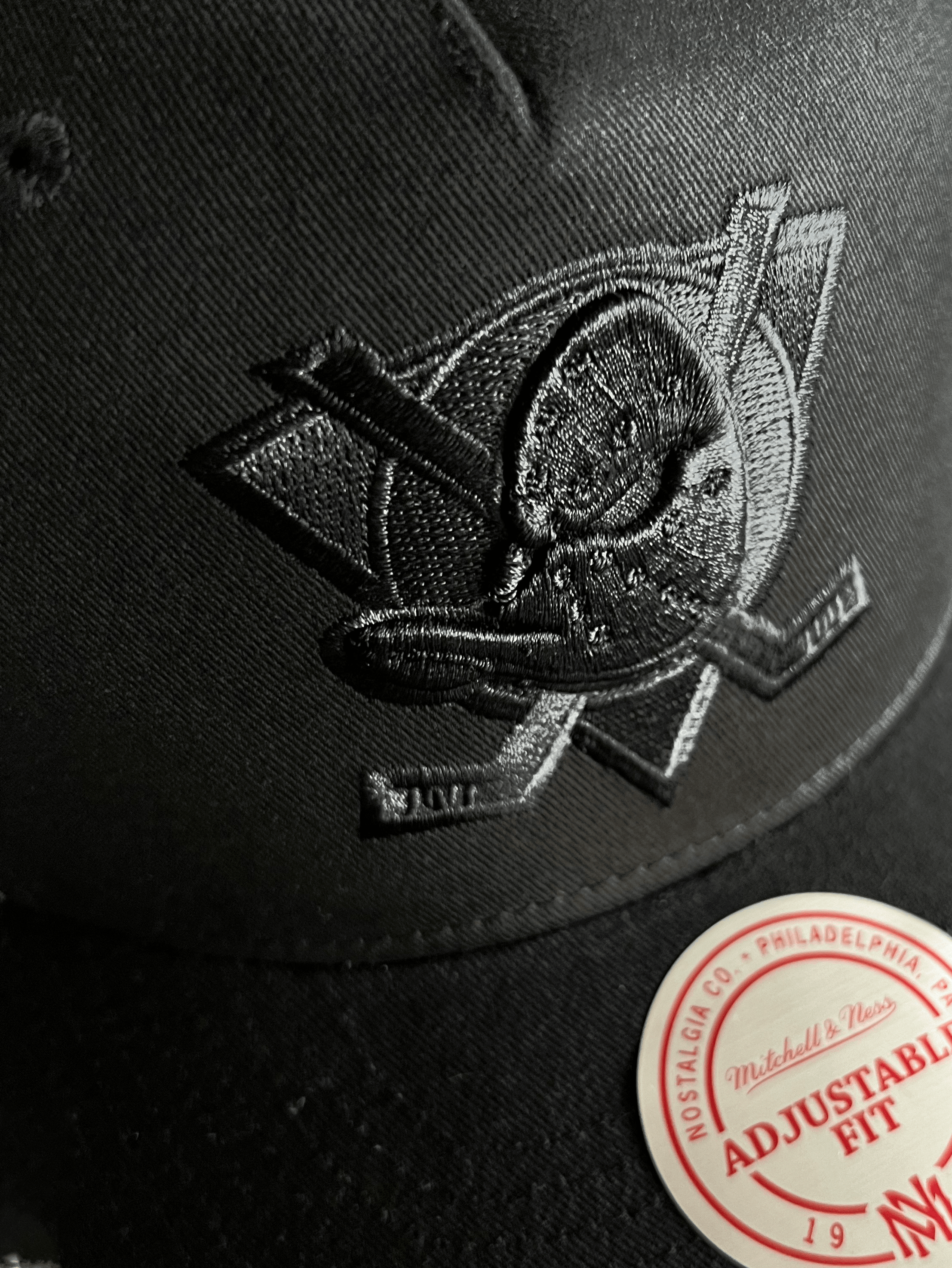 Mitchell And Ness Caps Anaheim Mighty Ducks Mitchell & Ness NHL All Black MVP Snapback Hat - Black