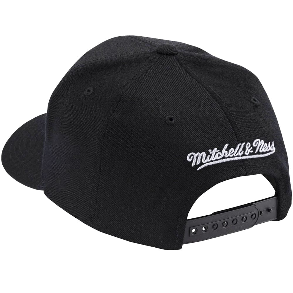 Mitchell And Ness Caps Boston Bruins Mitchell & Ness NHL Team 2.0 Pro Crown Snapback Hat - Black
