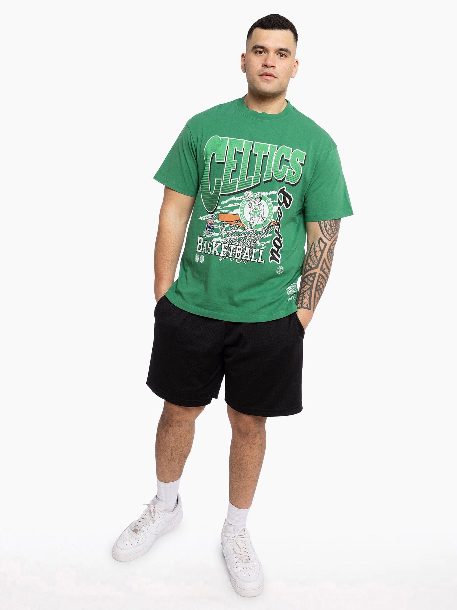 Mitchell And Ness T-Shirts Boston Celtics Mitchell & Ness NBA Basketed Vintage T-Shirt - Kelly Green