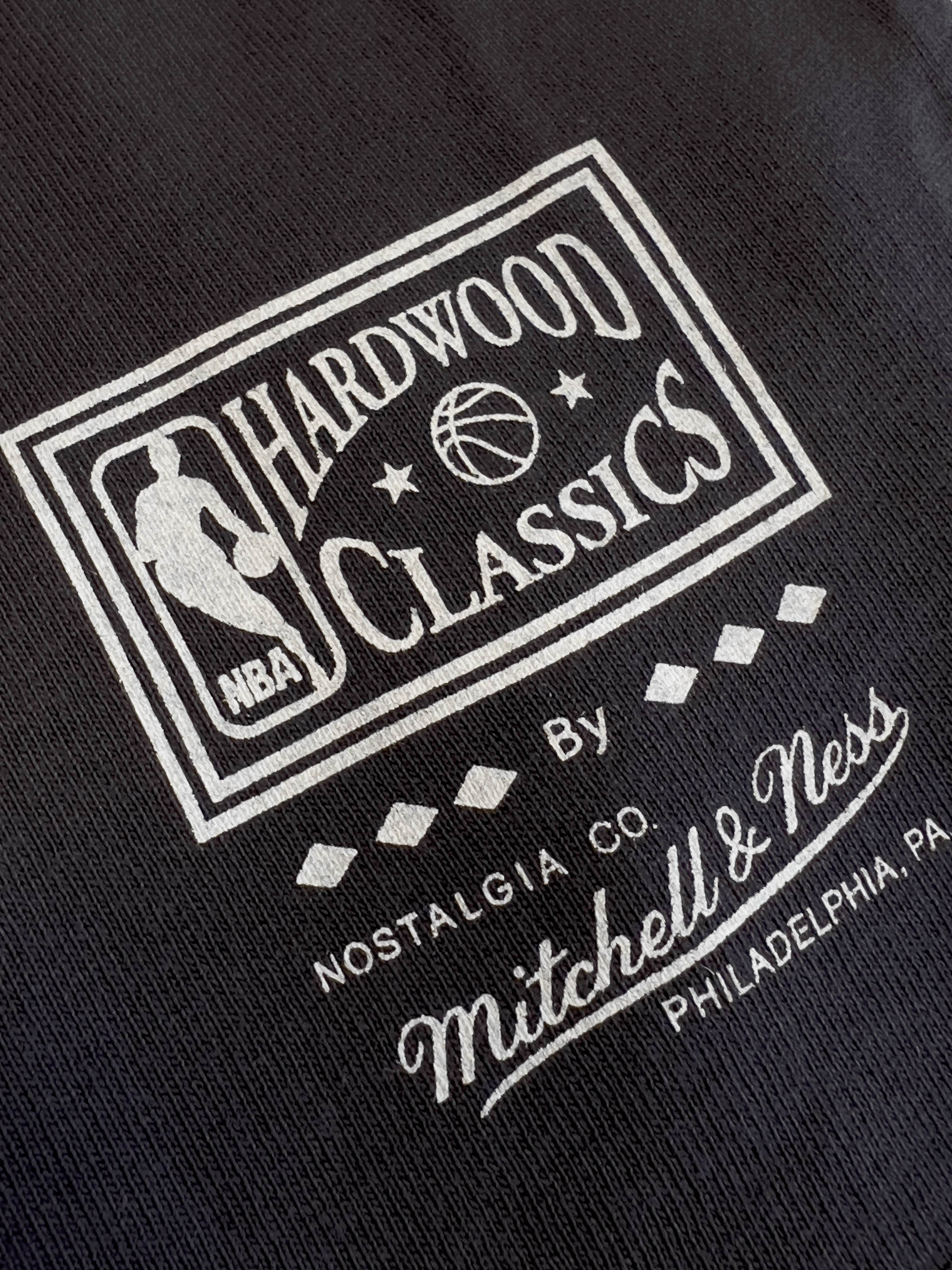 Mitchell And Ness T-Shirts Chicago Bulls Mitchell & Ness NBA Basketed Vintage T-Shirt - Overdyed Black