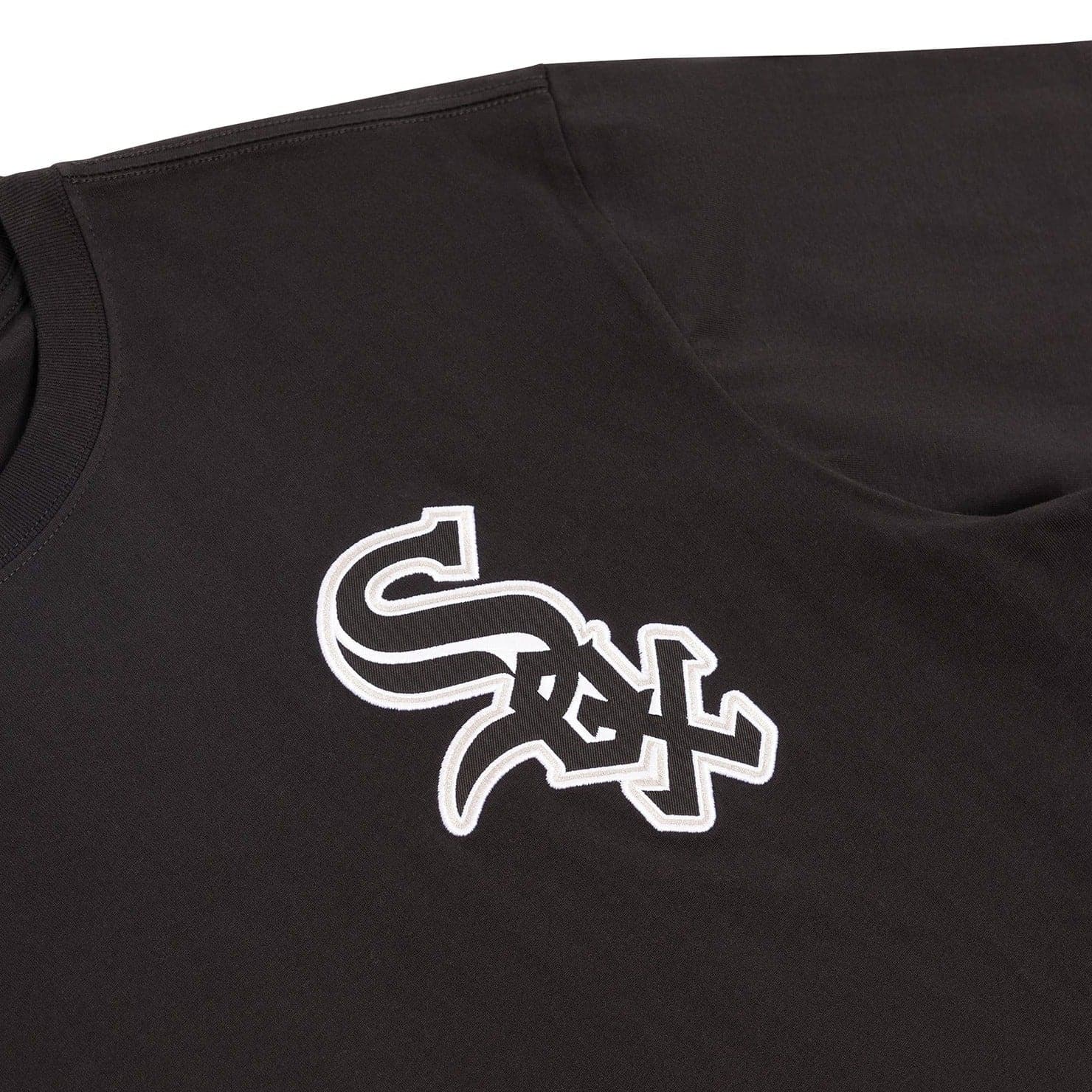 Majestic Athletic Jumpers Chicago White Sox MLB V Team Crest Vintage T-Shirt - Faded Black