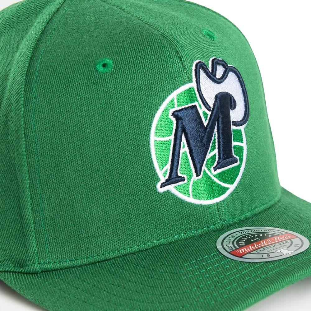 Mitchell And Ness Caps Dallas Mavericks Mitchell & Ness NBA HWC Classic Red Snapback Hat - Green