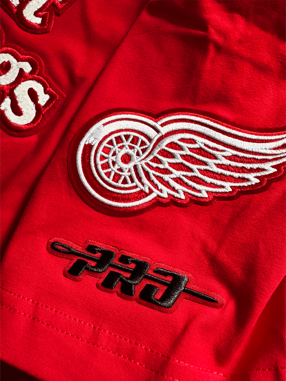 Pro Standard T-Shirts Detroit Red Wings Pro Standard NHL Classic Chenille Flex T-Shirt - Red