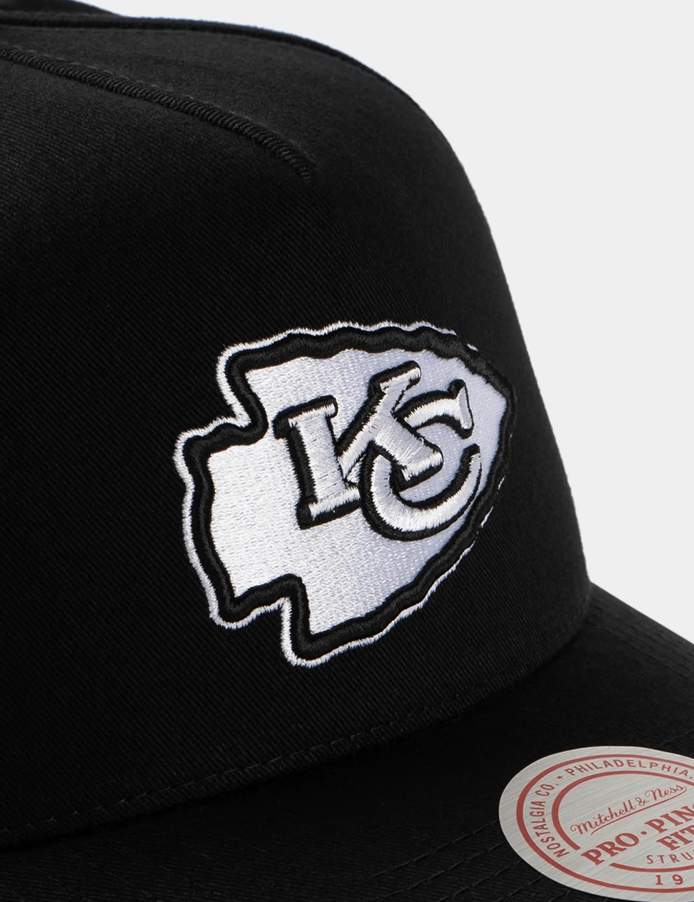Mitchell And Ness Caps Kansas City Chiefs Mitchell & Ness NFL Monochrome Pro Pinch Snapback Hat - Black