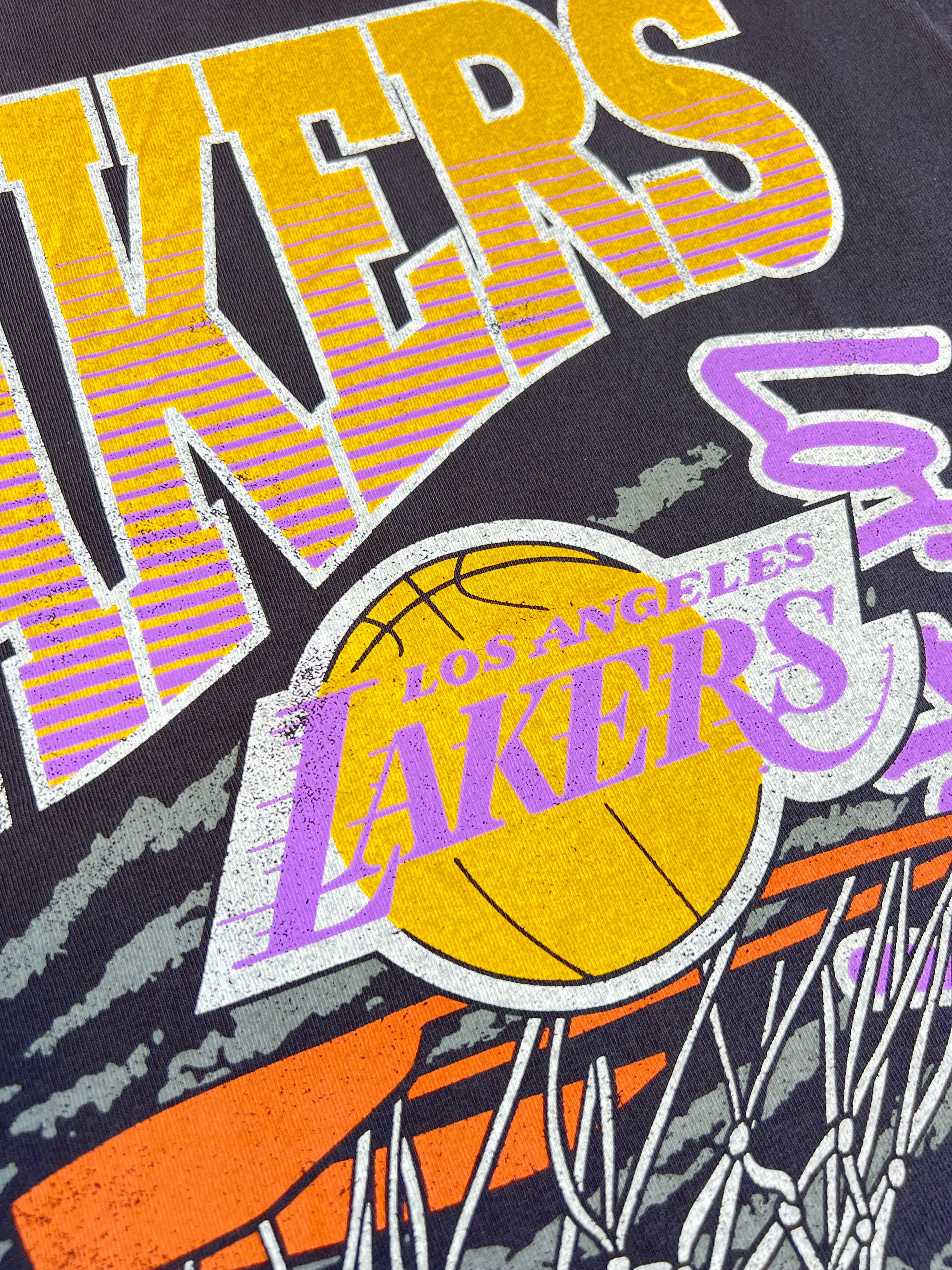 Mitchell And Ness T-Shirts Los Angeles Lakers Mitchell & Ness NBA Basketed Vintage T-Shirt - Overdyed Black