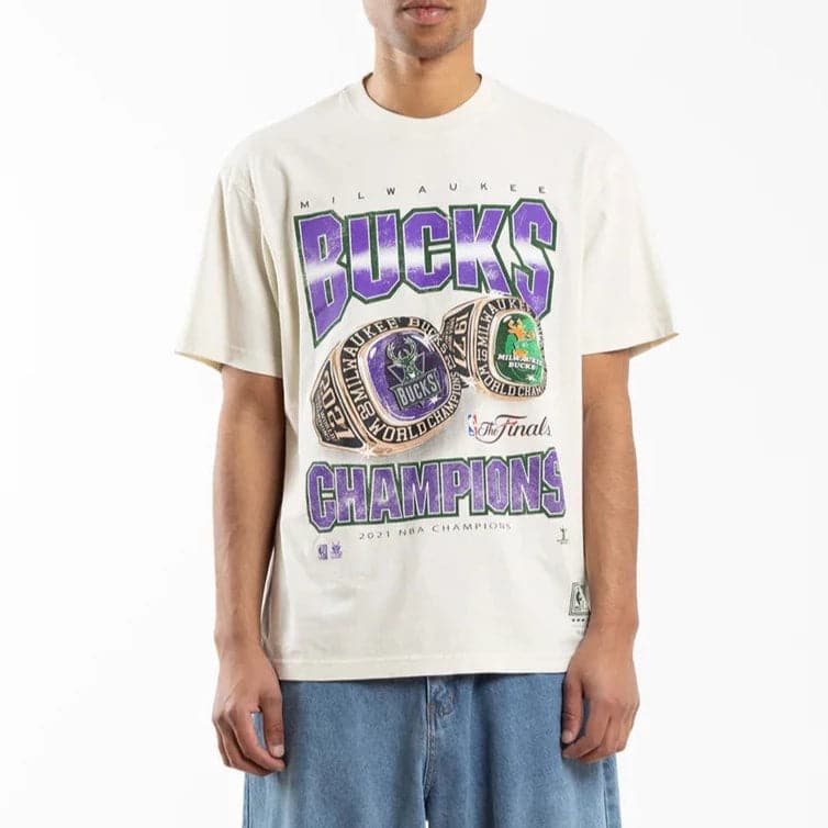 Mitchell And Ness T-Shirts Milwaukee Bucks Mitchell & Ness NBA 2021 Champs Vintage T-Shirt - Vintage White
