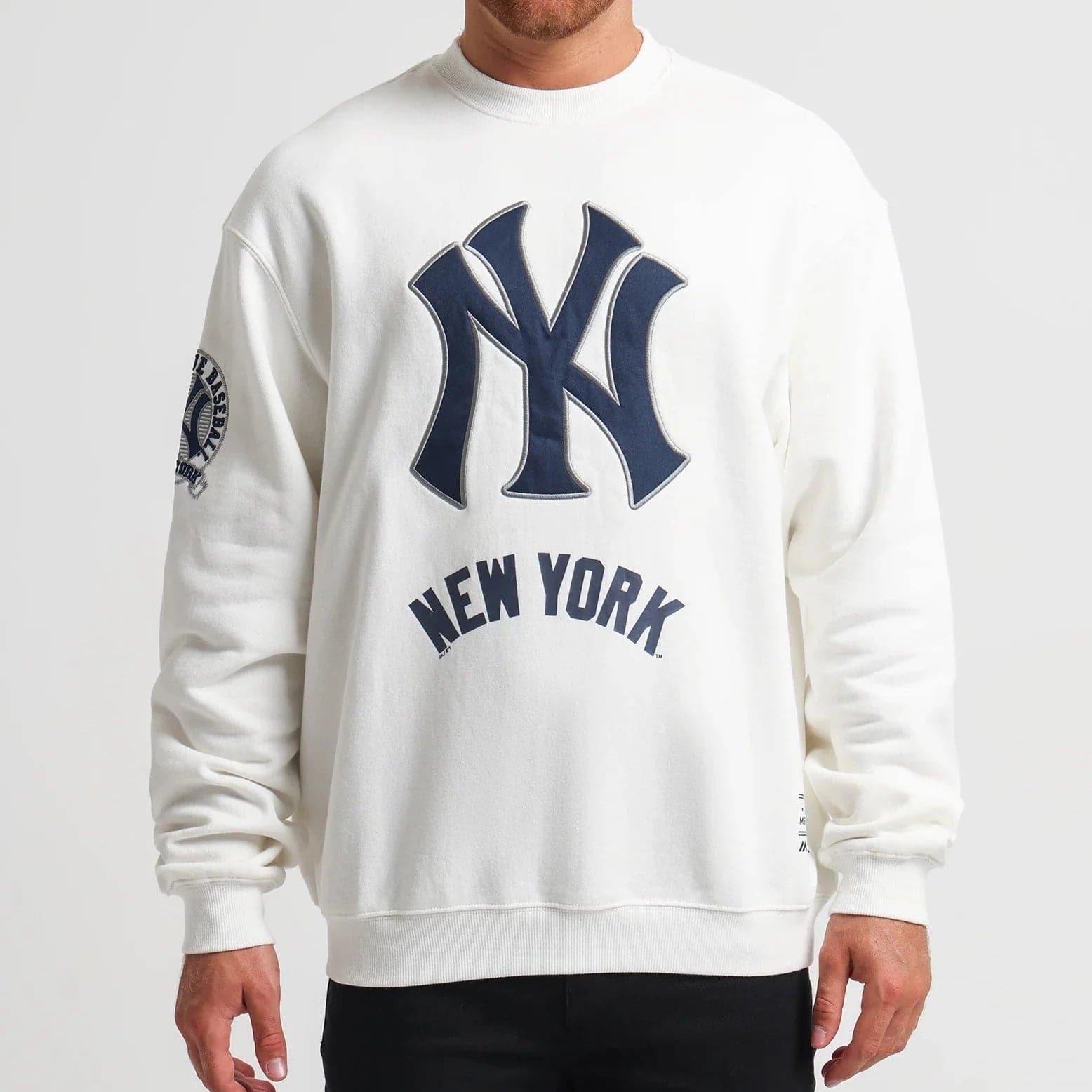 Majestic Athletic Jumpers New York Yankees Majestic MLB V Ath Vintage Crew Jumper - Vintage White