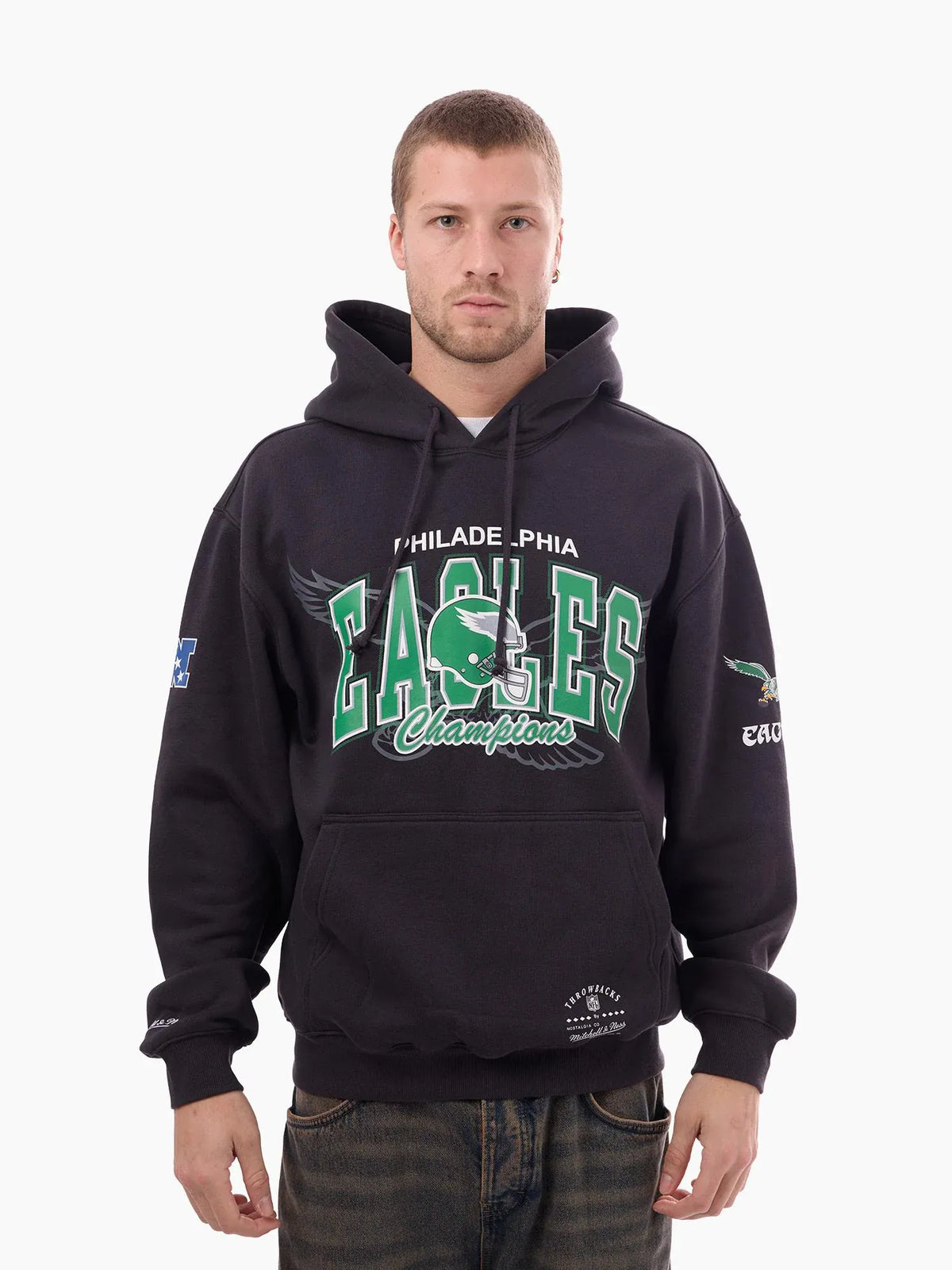 Mitchell And Ness Jumpers Philadelphia Eagles Mitchell & Ness NFL Arch Helmet Vintage Hoodie - Washed Black