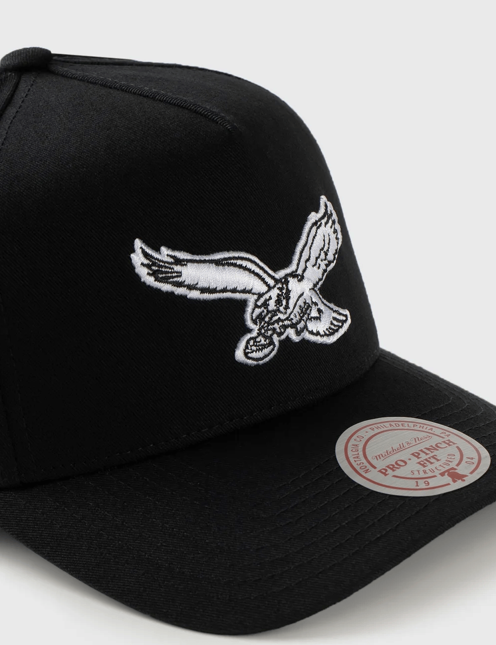 Mitchell And Ness Caps Philadelphia Eagles Mitchell & Ness NFL Monochrome Pro Pinch Snapback Hat - Black