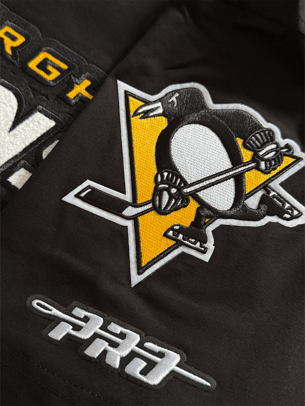 Pro Standard T-Shirts Pittsburgh Penguins Pro Standard NHL Classic Chenille Flex T-Shirt - Black