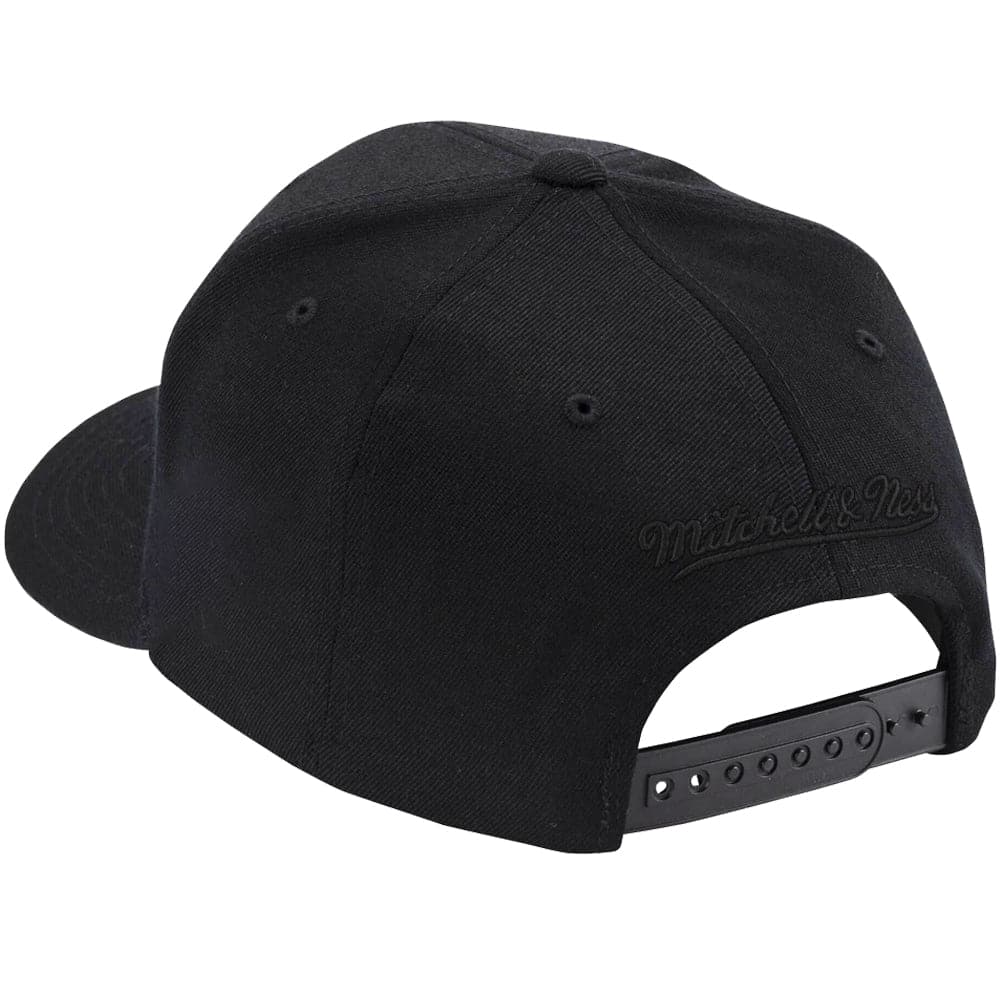 Mitchell And Ness Caps Charlotte Hornets Mitchell & Ness NBA Black On Black Classic Red Snapback Hat