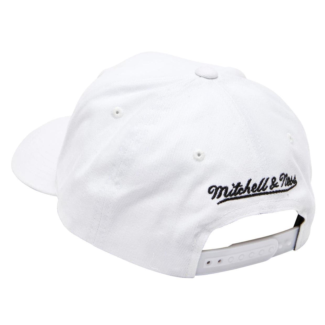 Mitchell And Ness Caps Chicago Bulls Mitchell & Ness NBA 91 Champs Curved Deadstock Snapback Hat - White