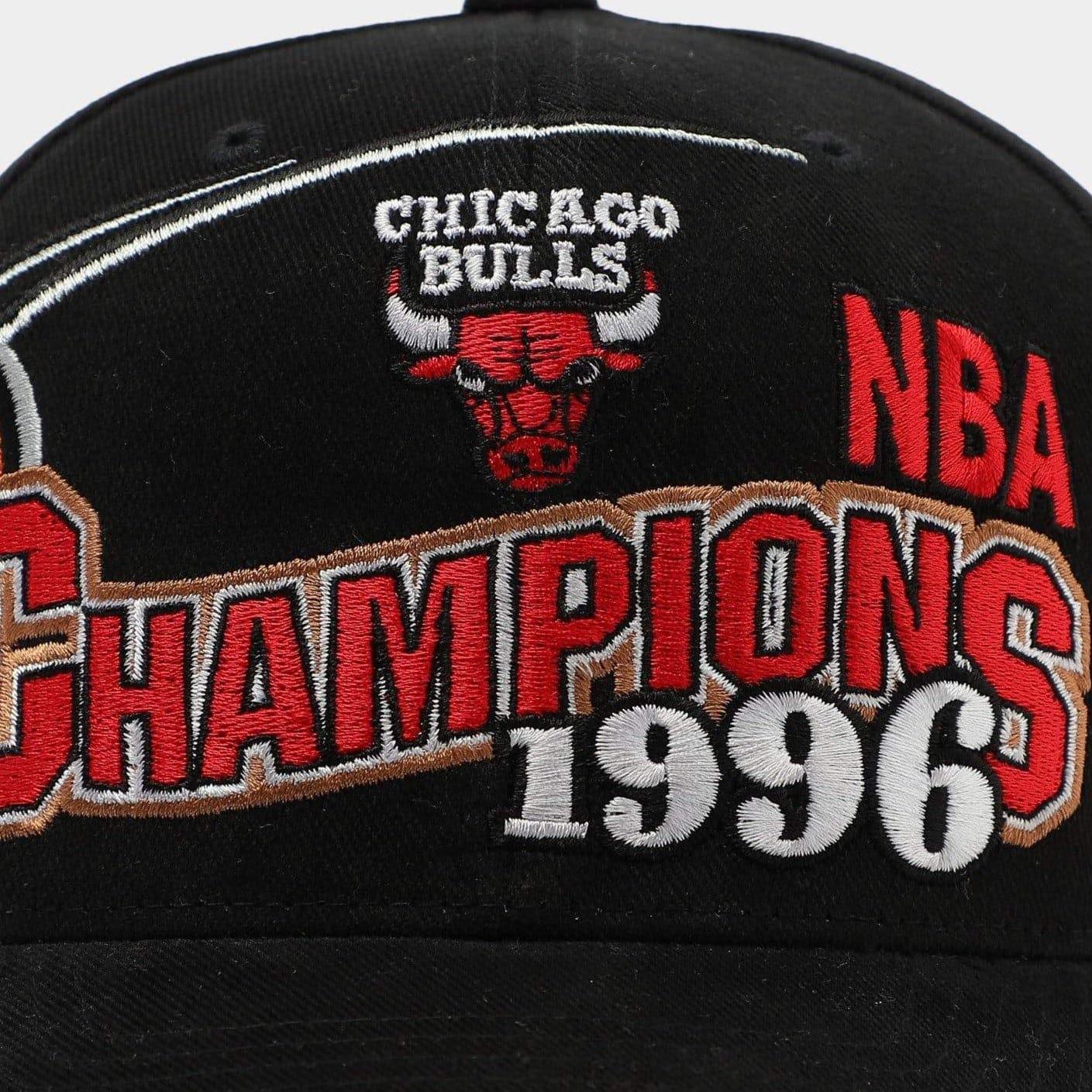 Mitchell And Ness Caps Chicago Bulls Mitchell & Ness NBA 96 Champs Curved Deadstock Snapback Hat - Black