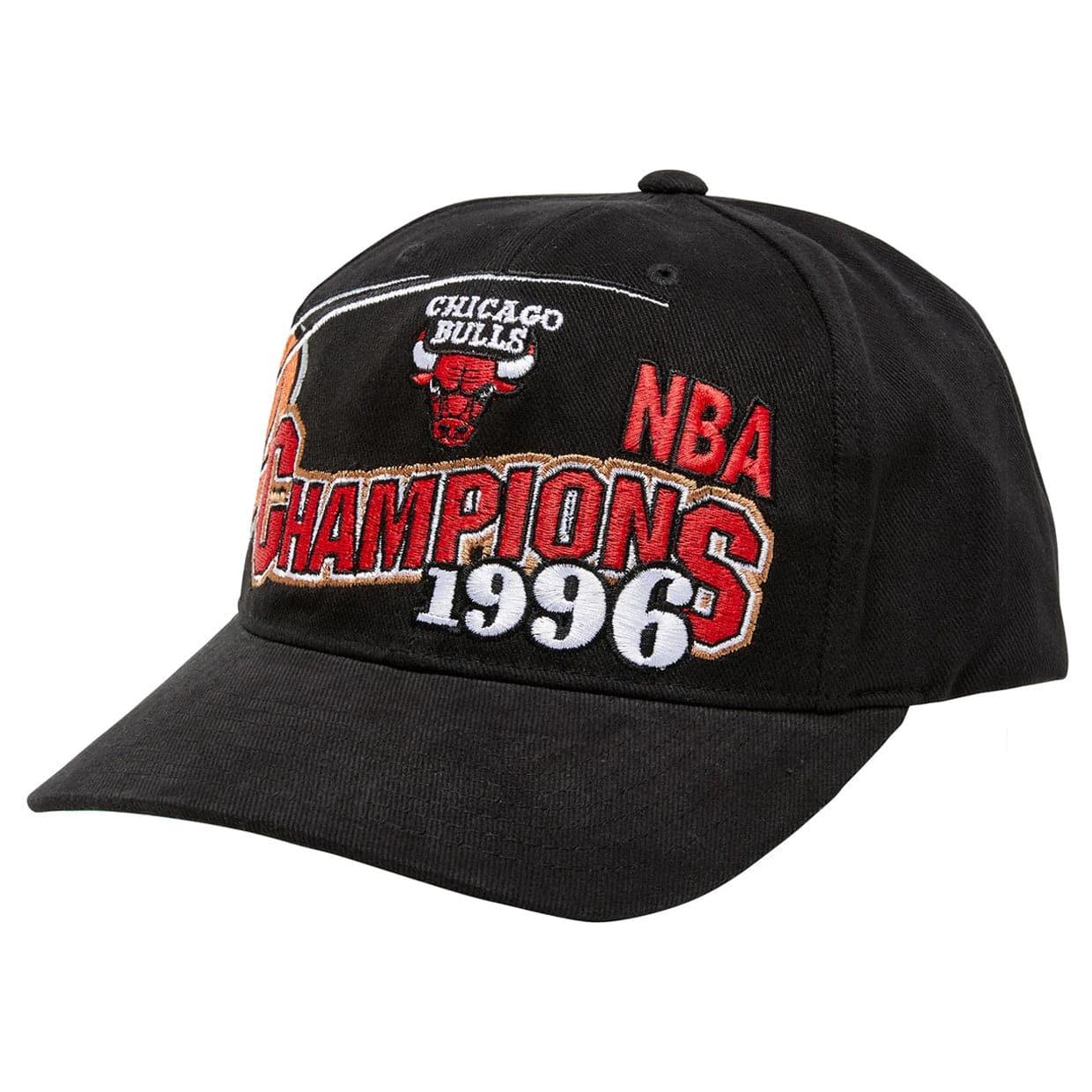 Mitchell And Ness Caps Chicago Bulls Mitchell & Ness NBA 96 Champs Curved Deadstock Snapback Hat - Black