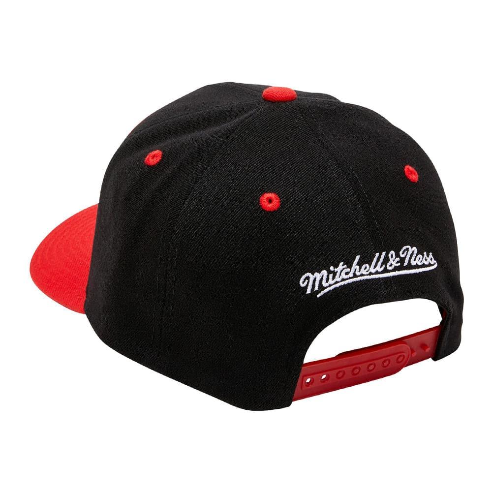 Mitchell And Ness Caps Chicago Bulls Mitchell & Ness NBA Billboard Classic Red Curve Snapback Hat - Black