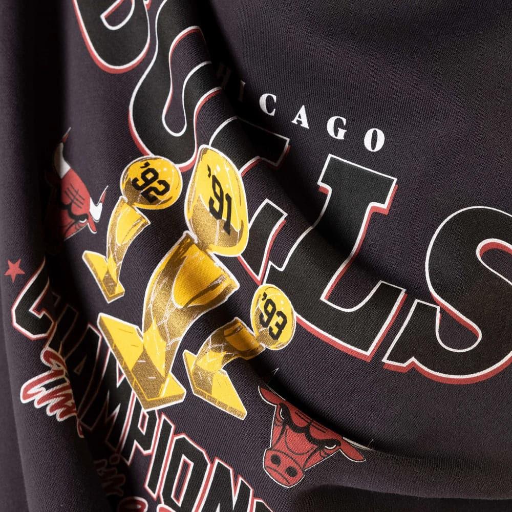 Mitchell And Ness Jumpers Chicago Bulls Mitchell & Ness NBA Champs Trophies Crew Jumper - Faded Black