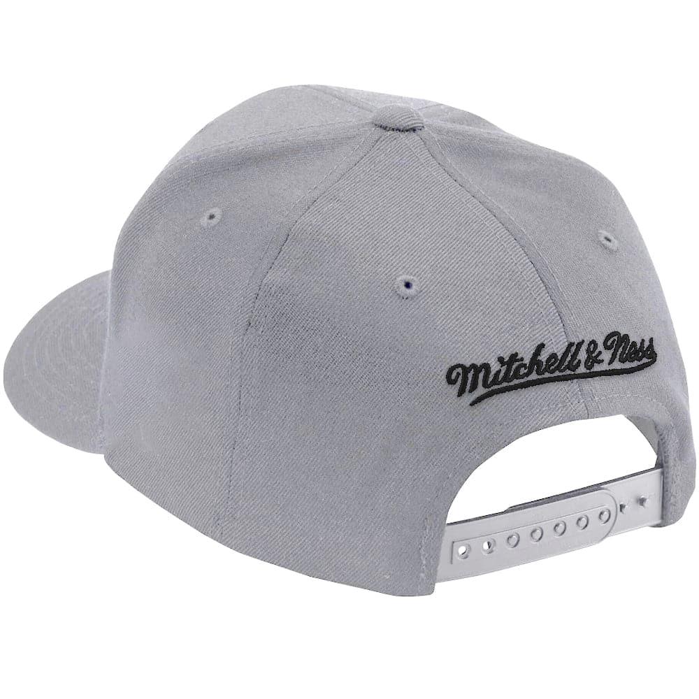 Mitchell And Ness Caps Chicago Bulls Mitchell & Ness NBA Greytones Classic Red Snapback Hat - Grey