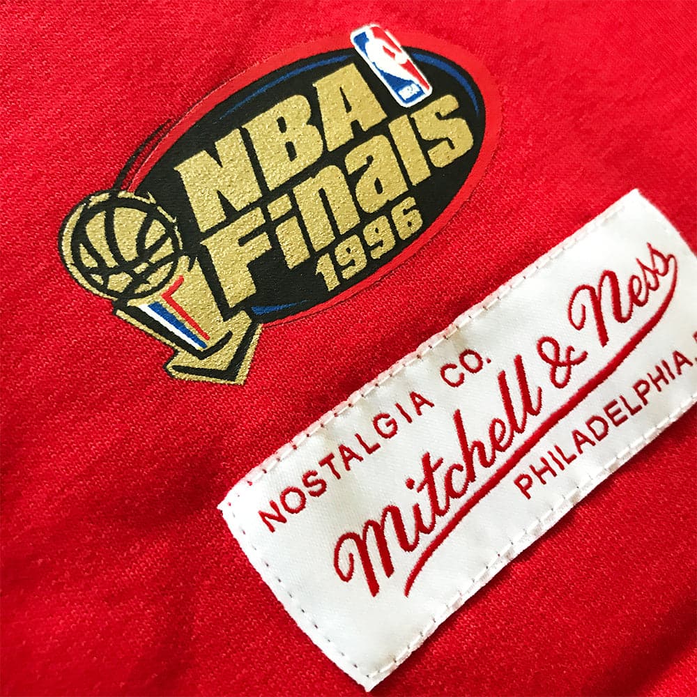 Mitchell And Ness T-Shirts Chicago Bulls Mitchell & Ness NBA HWC Outline Long Sleeve T-Shirt - Red