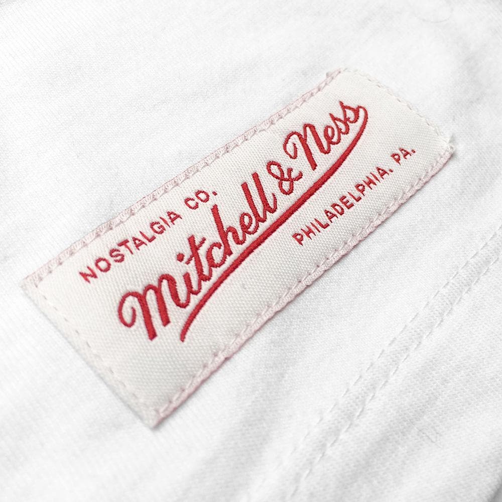 Mitchell And Ness T-Shirts Chicago Bulls Mitchell & Ness NBA Retro Repeat T-Shirt - White