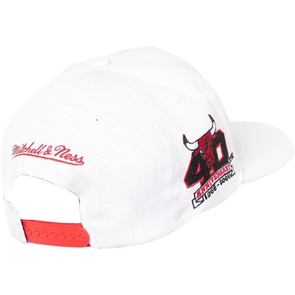 Mitchell And Ness Caps Chicago Bulls Mitchell & Ness NBA Show Up Classic Red Snapback Hat - Off White