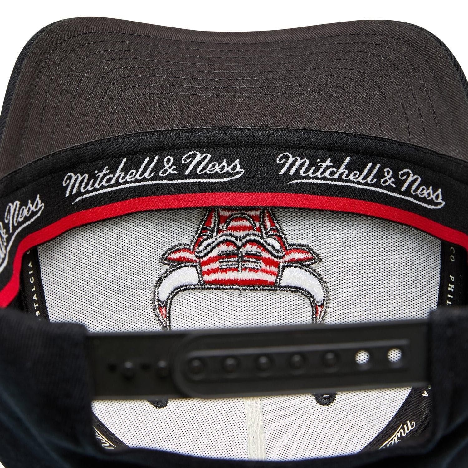 Mitchell And Ness Caps Chicago Bulls Mitchell & Ness NBA Team Classic Red Snapback Hat - Black