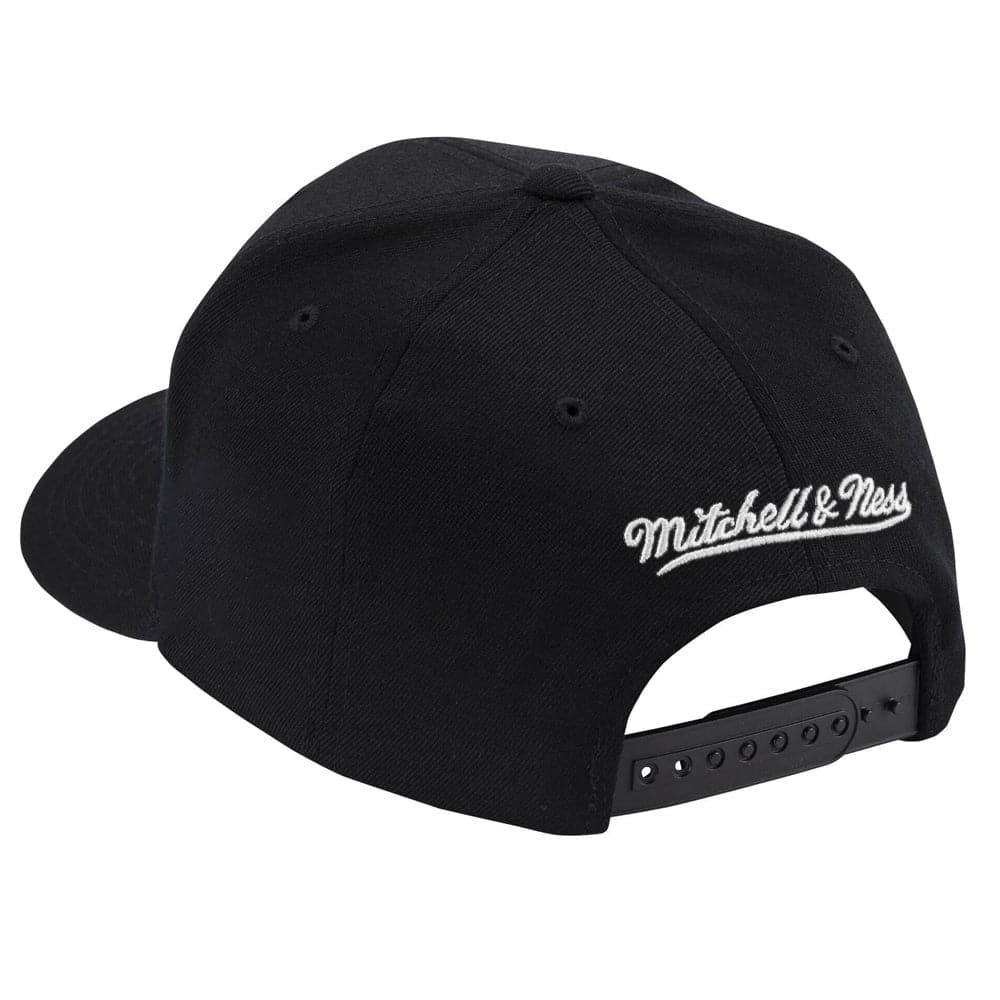 Mitchell And Ness Caps Chicago Bulls Mitchell & Ness NBA Team Classic Red Snapback Hat - Black