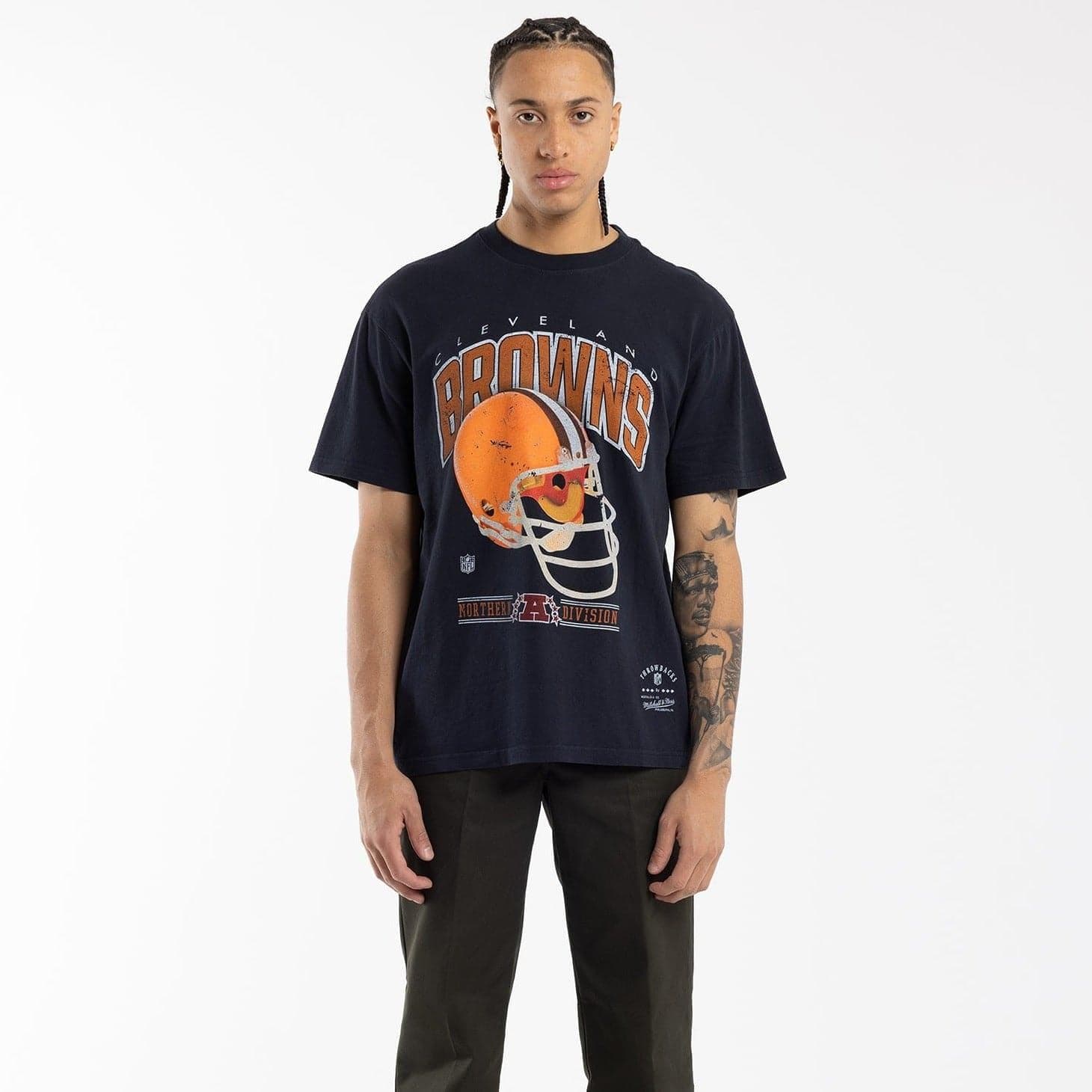 Mitchell And Ness T-Shirts Cleveland Browns Mitchell & Ness NFL Throwback Helmet Vintage T-Shirt - Faded Black