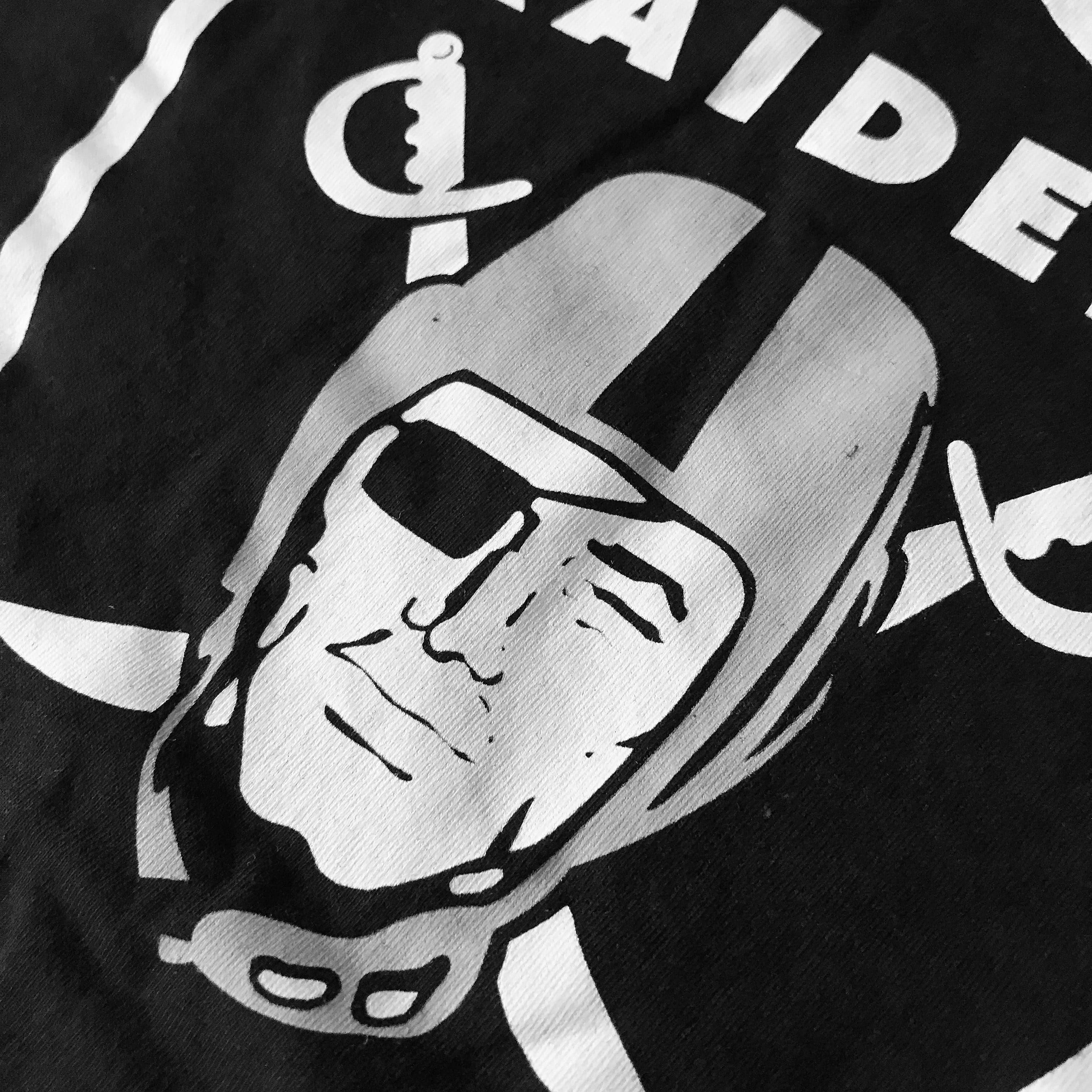 Nike T-Shirts Las Vegas Raiders Nike NFL Team Logo Essential T-Shirt - Black