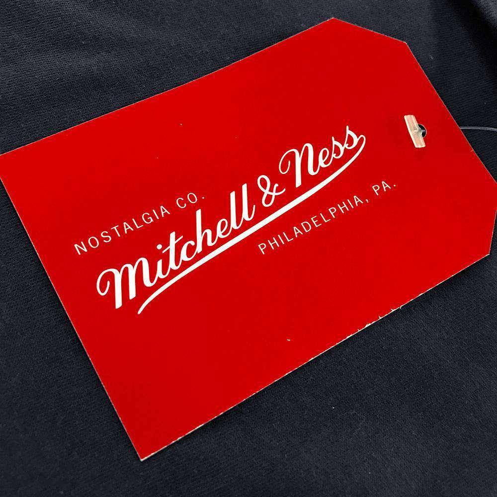 Mitchell And Ness T-Shirts LeBron James Cleveland Cavaliers Mitchell & Ness NBA Player T-Shirt - Navy