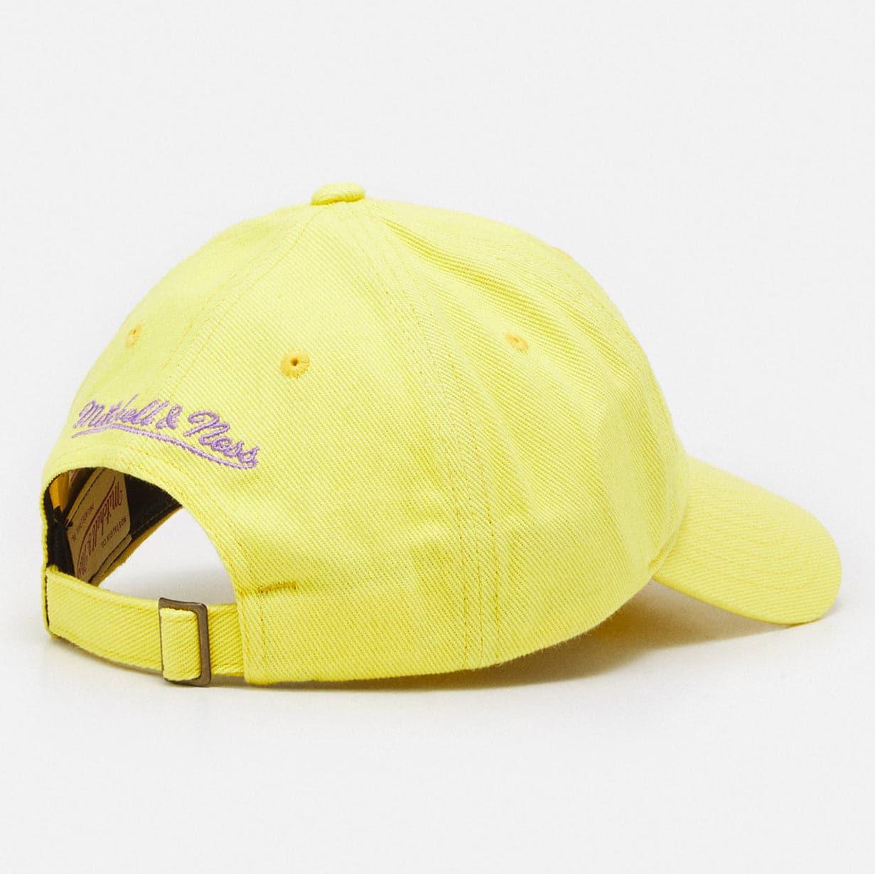 Mitchell And Ness Caps Los Angeles Lakers Mitchell & Ness NBA 2001 Champs Strapback Dad Hat - Yellow