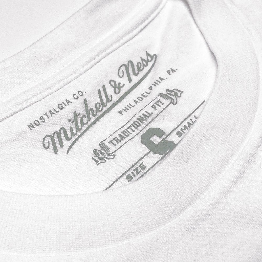 Mitchell And Ness T-Shirts Los Angeles Lakers Mitchell & Ness NBA HWC Distressed Logo T-Shirt - White