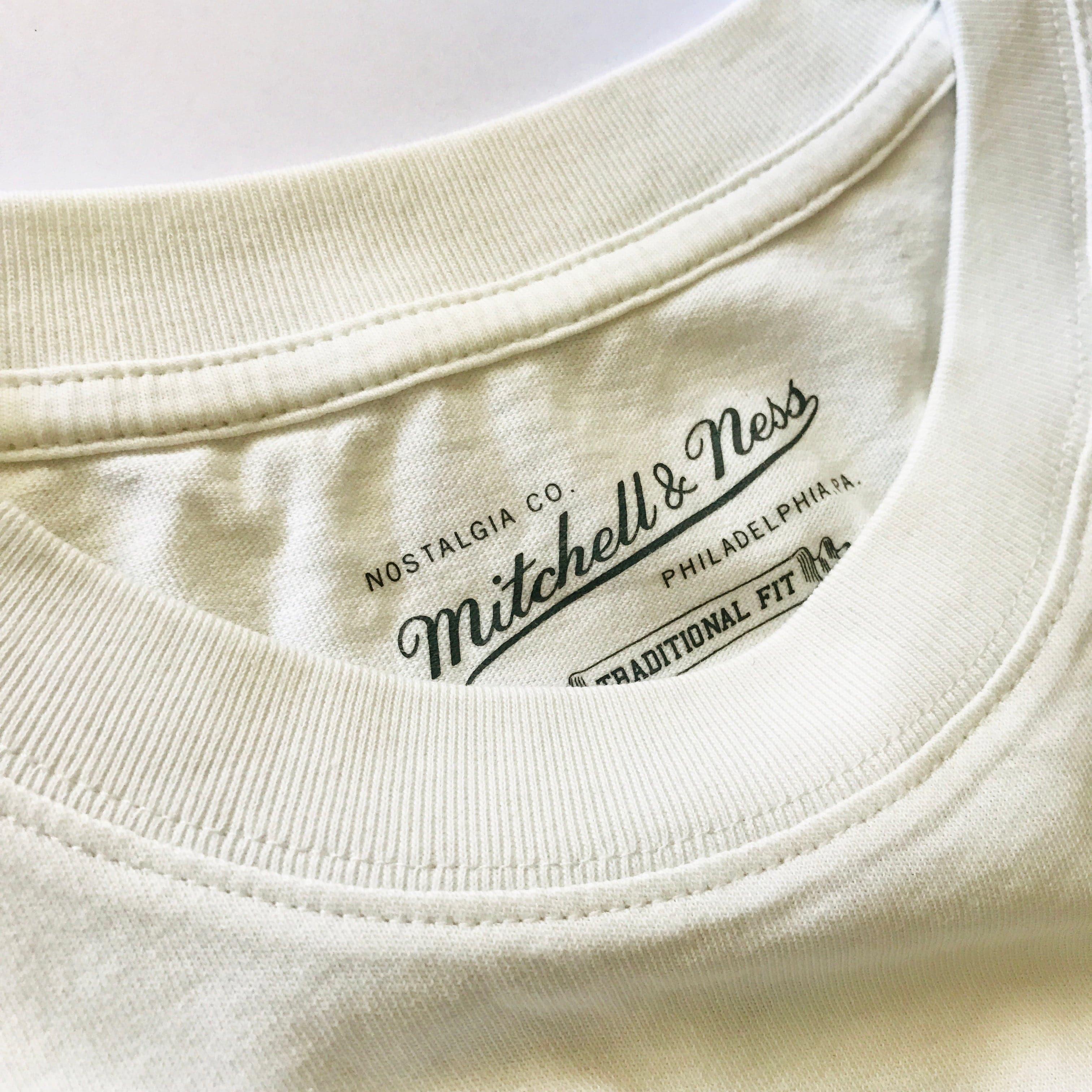 Mitchell And Ness T-Shirts Los Angeles Lakers Mitchell & Ness NBA Vintage 2001 Champs T-Shirt - Vintage White