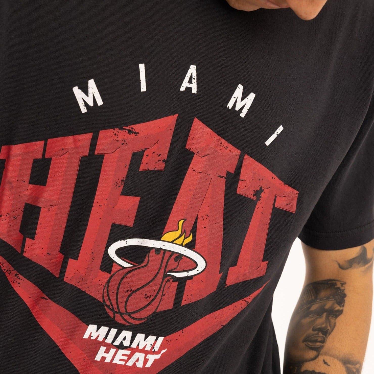 Mitchell And Ness T-Shirts Miami Heat Mitchell & Ness NBA Beveled Vintage T-Shirt - Faded Black