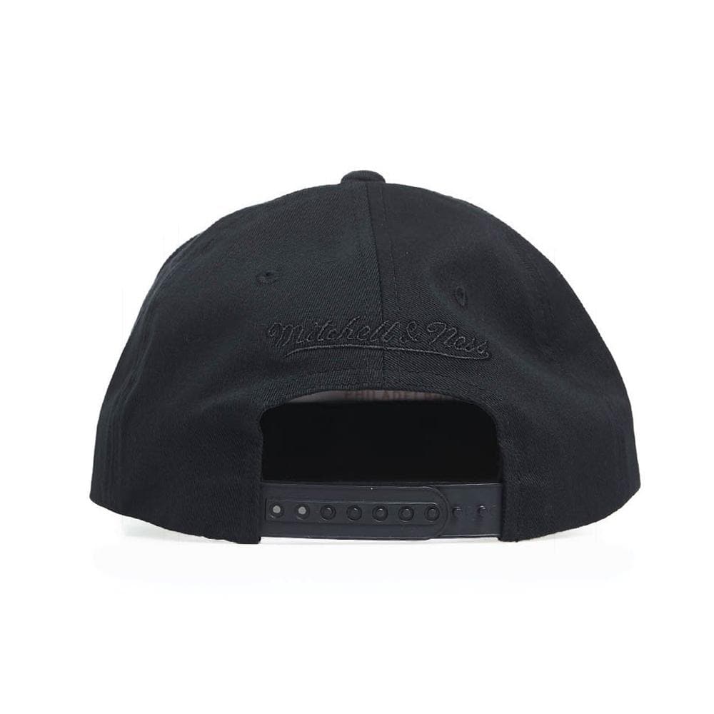 Mitchell And Ness Caps Milwaukee Bucks Mitchell & Ness NBA HWC Logo Deadstock Snapback Hat - Black