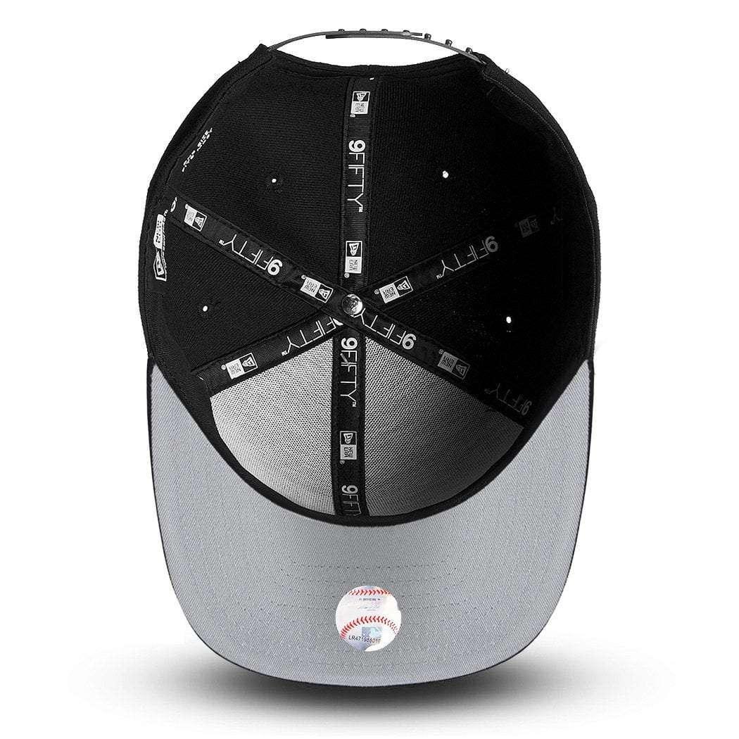 New Era Caps New York Yankees New Era MLB Black & White Script Pre-Curved OF 9FIFTY Snapback Hat