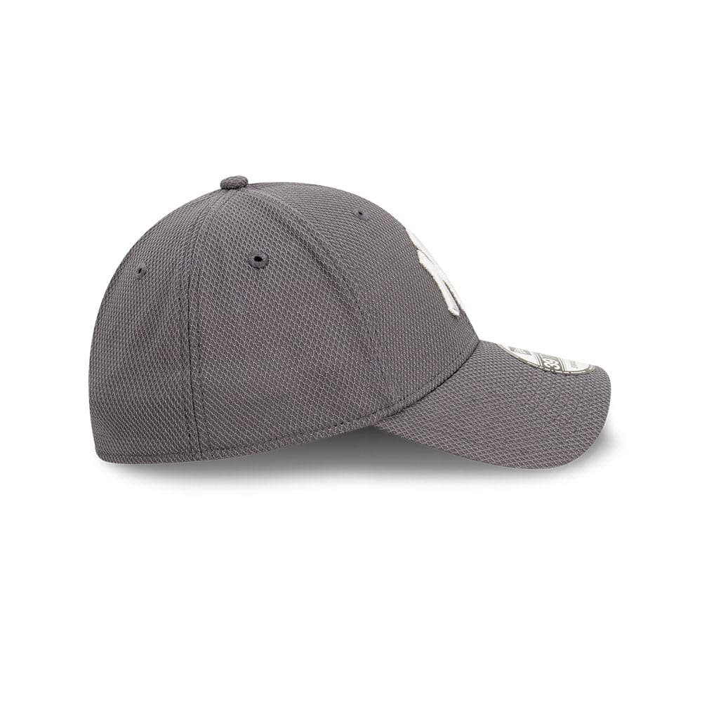 New Era Caps New York Yankees New Era MLB Graphite Diamond Era 39THIRTY Stretch Fit Hat - Grey