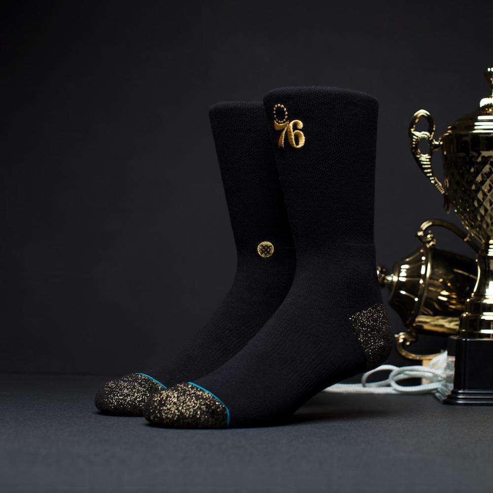Stance Socks Large (9-12 US) Philadelphia 76ers Stance NBA Gold Trophy Crew Socks - Black