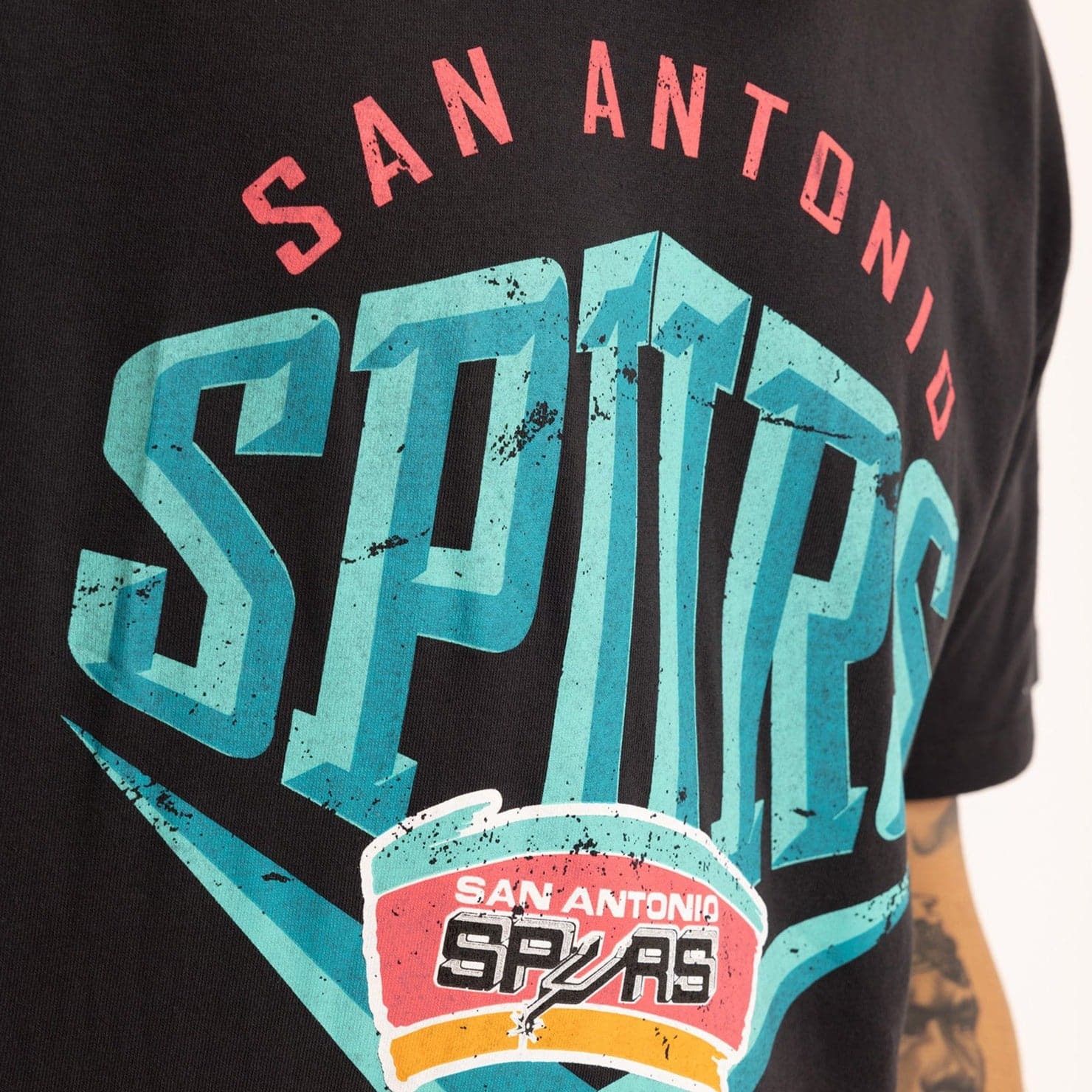 Mitchell And Ness T-Shirts San Antonio Spurs Mitchell & Ness NBA Beveled Vintage T-Shirt - Faded Black