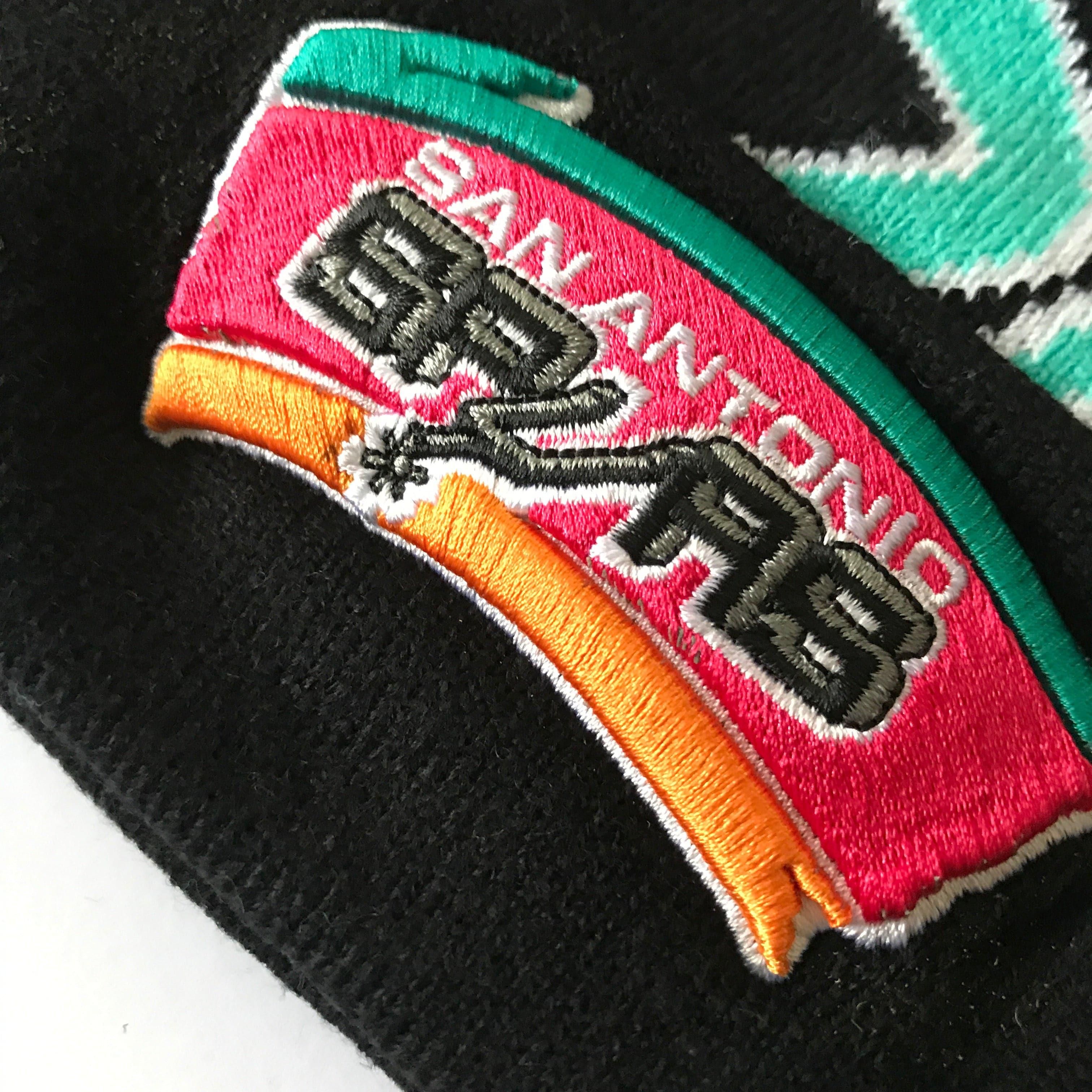 Mitchell And Ness Beanies San Antonio Spurs Mitchell & Ness NBA Script Burst Pom Knit Beanie - Black