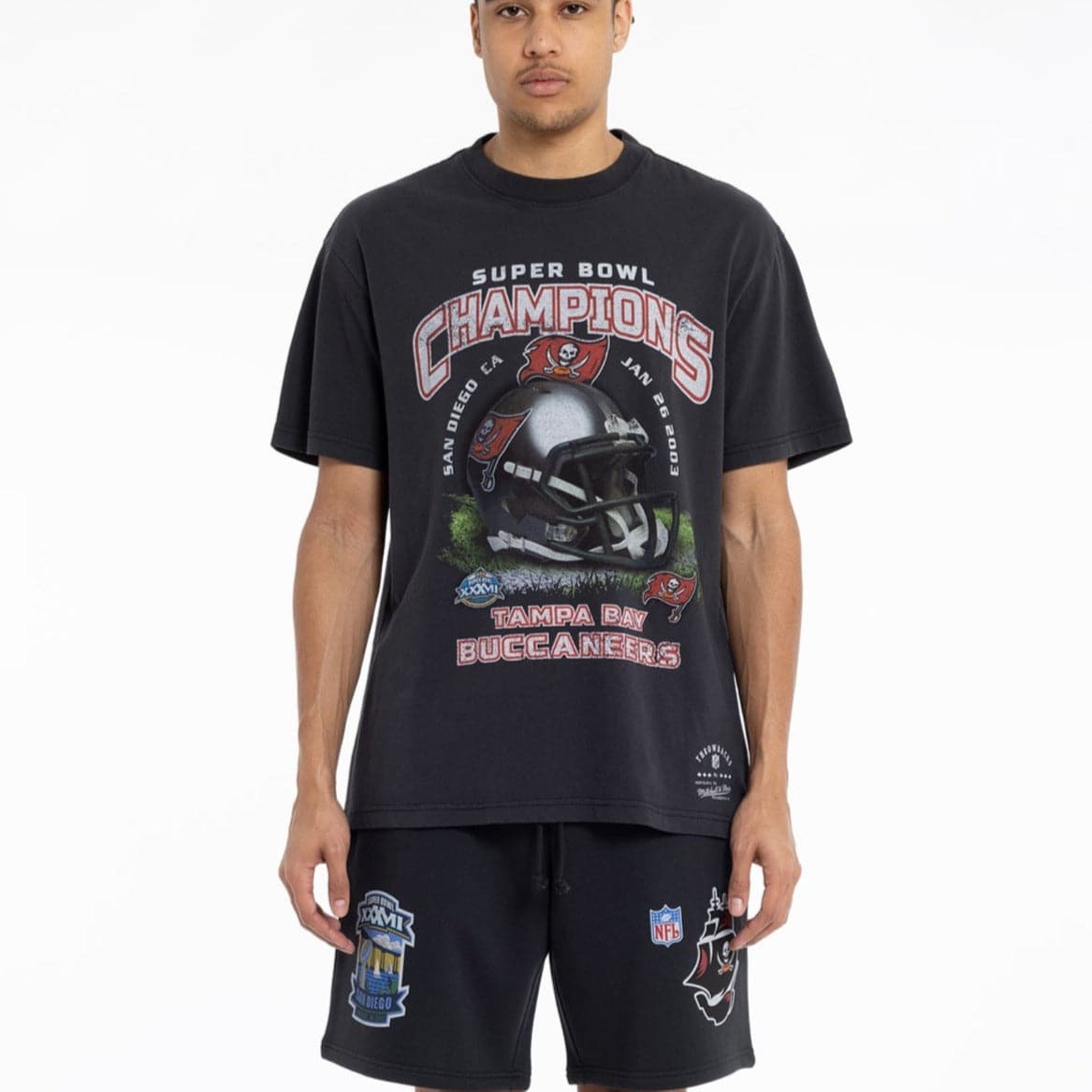 Mitchell And Ness T-Shirts Tampa Bay Buccaneers Mitchell & Ness NFL SB XXXVII Champs Vintage T-Shirt - Faded Black