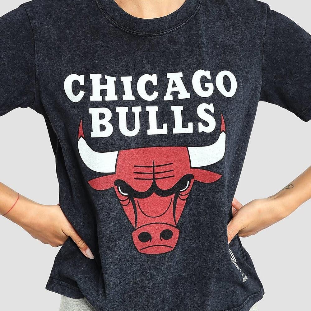 Mitchell And Ness T-Shirts Womens Chicago Bulls Mitchell & Ness NBA XL Logo Snow Wash Vintage T-Shirt - Faded Black