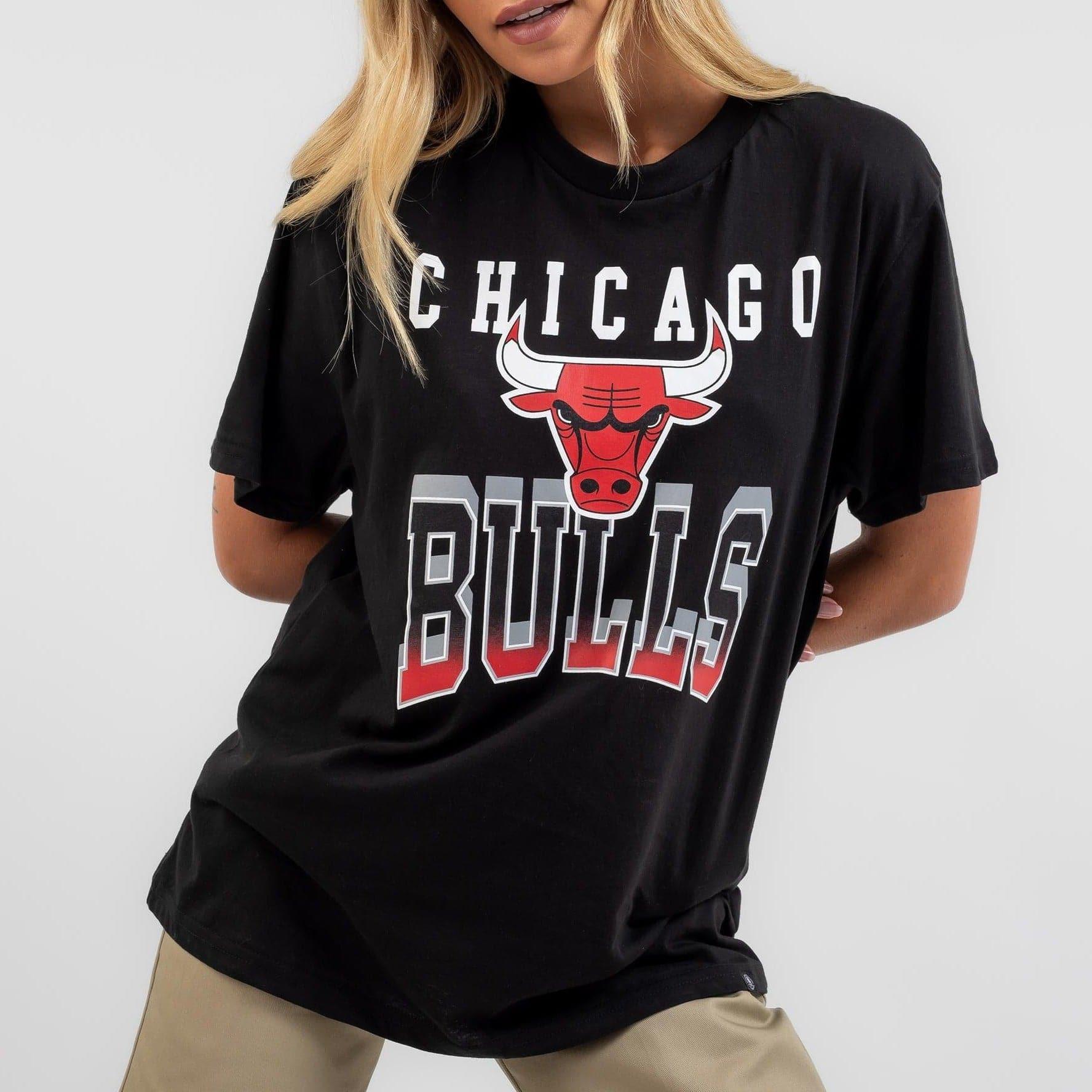 NBA Essentials T-Shirts Womens Chicago Bulls NBA Essentials Bridgeport Oversized T-Shirt - Black