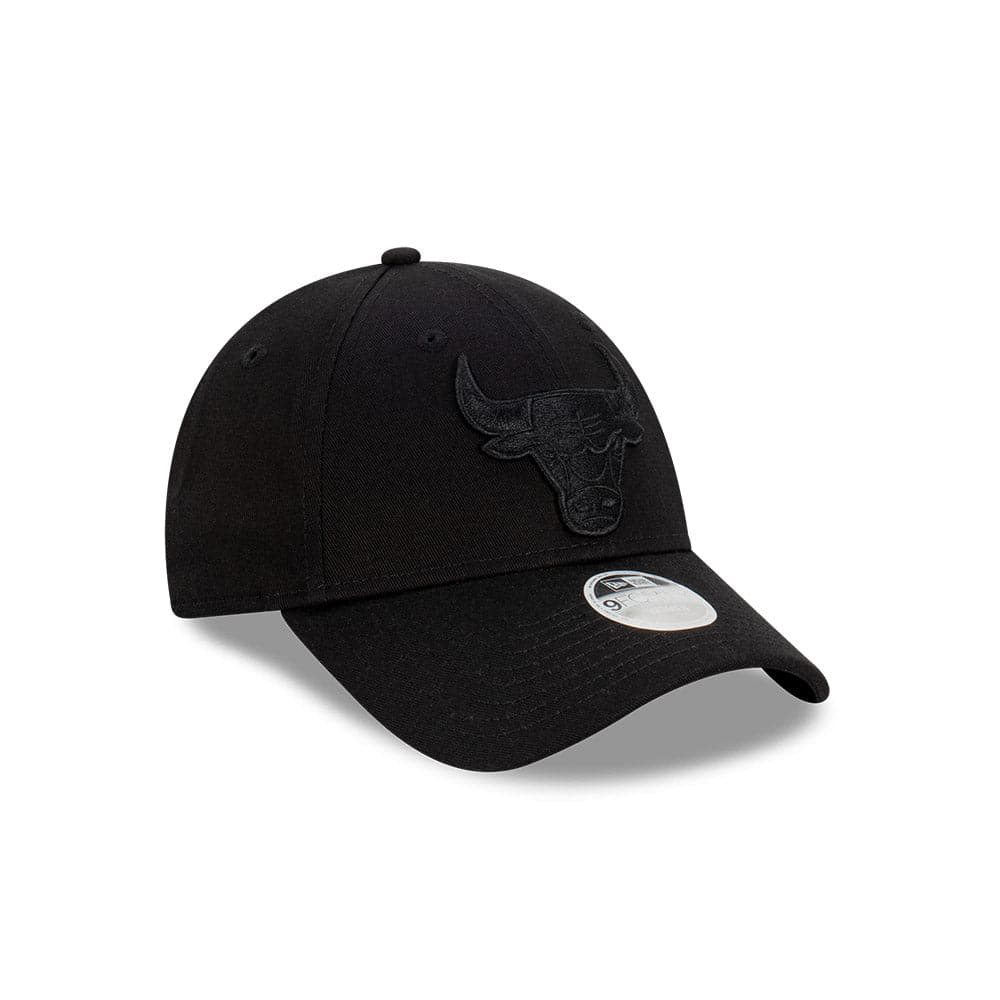 New Era Caps Womens Womens Chicago Bulls New Era NBA Black On Black 9FORTY Strapback Hat - Black